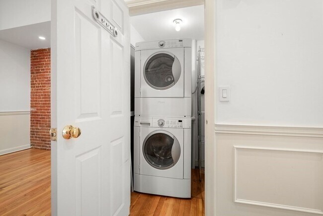 Building Photo - 109 Beacon St