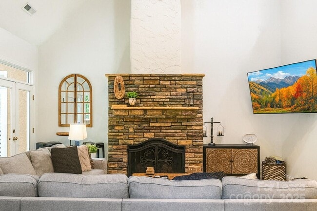 Building Photo - 3115 High Ridge Rd