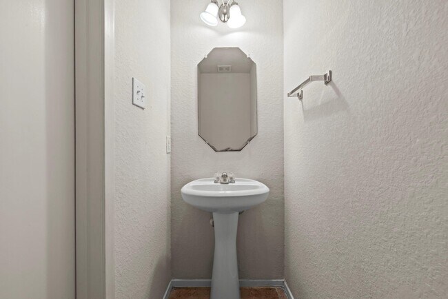 Building Photo - 1617 Nichole Woods Dr