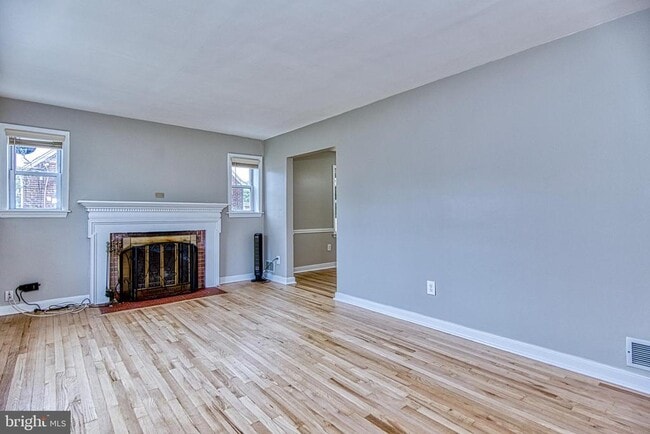 Building Photo - 3034 Fenwick Rd