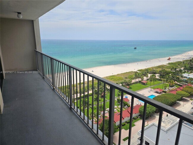 Building Photo - 2625 Collins Ave