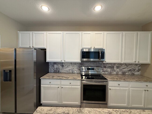 Building Photo - Modern 3-Bedroom Home with Stylish Upgrades