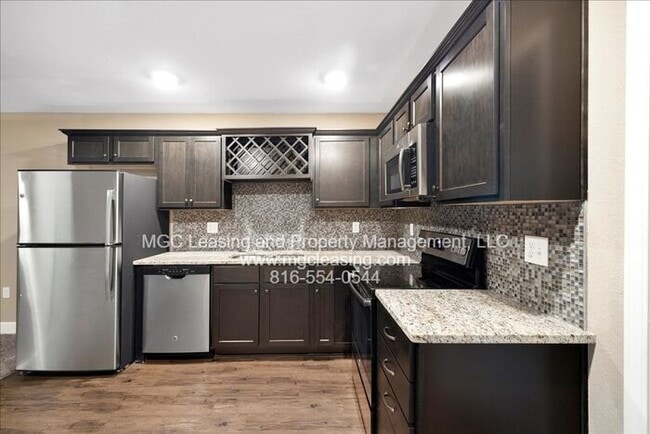 Building Photo - Fall in love at Foxridge Townhomes, Raymor...
