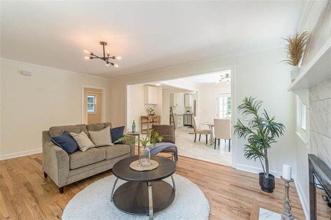 Building Photo - 1226 Thomas Rd