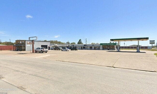 Building Photo - 933 Clubside Dr