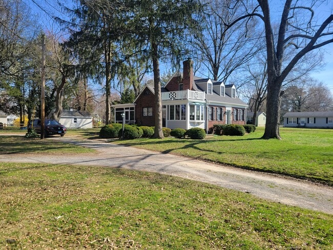 Building Photo - 126 Tred Avon Ave