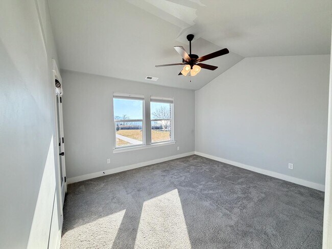 Building Photo - 347 W 410 N St