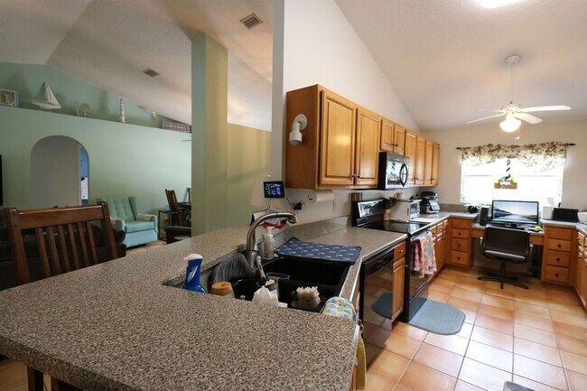 Building Photo - 909 Colonial Dr