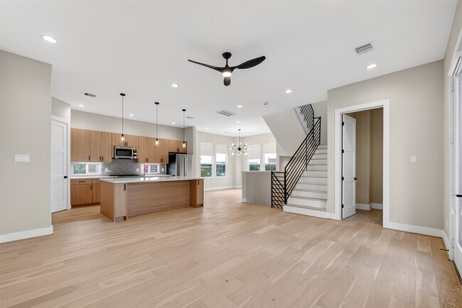 Building Photo - 2511 N MacGregor Way