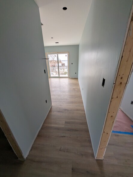 Building Photo - 132 Narrows Rd