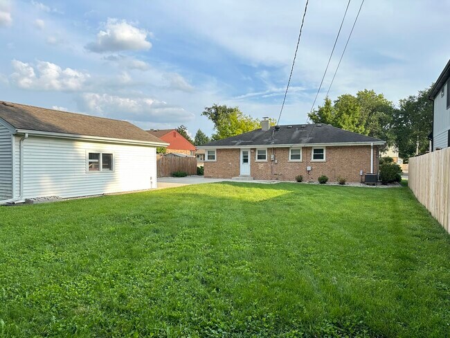 Building Photo - 465 W Fremont Ave