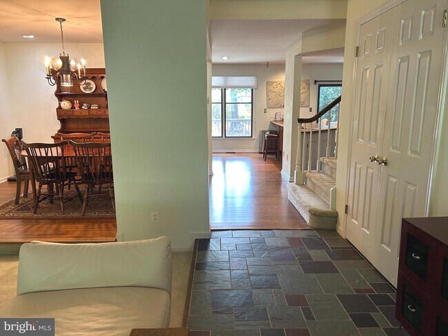 Building Photo - 206 Springhouse Pond