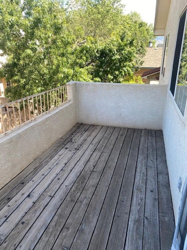 Building Photo - Spacious Two Story Home in the NE Heights ...