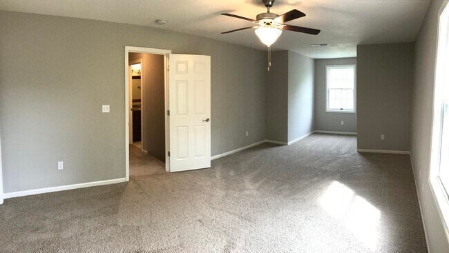 Building Photo - 4518 E Bridgewood Dr