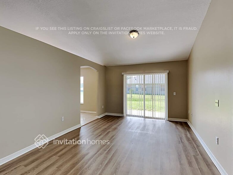 Building Photo - 327 Huron Dr