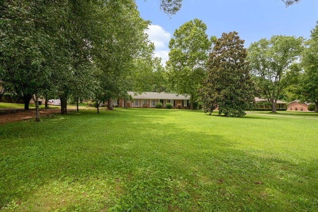 Building Photo - Beautiful Brick Ranch Home in Franklin