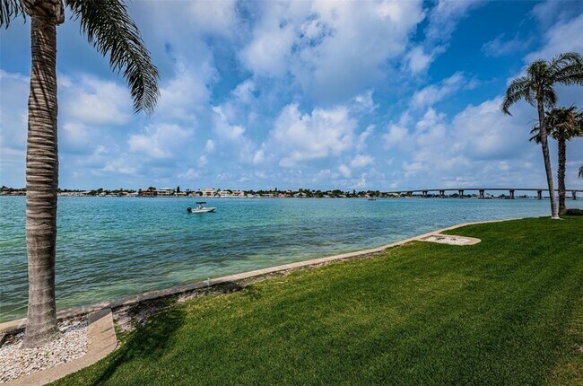 Building Photo - 6105 Bahia Del Mar Cir