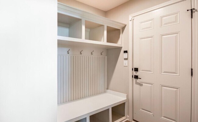 Building Photo - 15911 Long Meadow Way