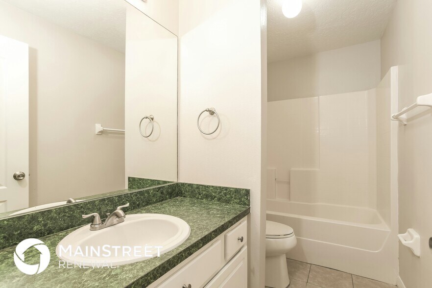 Building Photo - 1411 Hillsborough Way