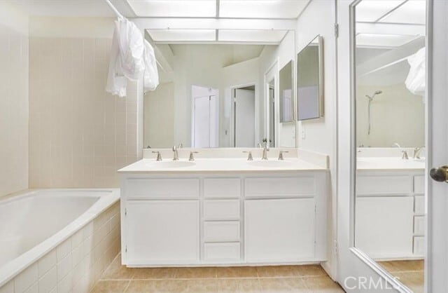 Building Photo - 6011 E Queens Dr