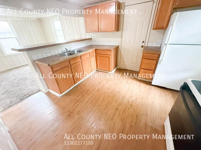 Building Photo - 470 Allyn St