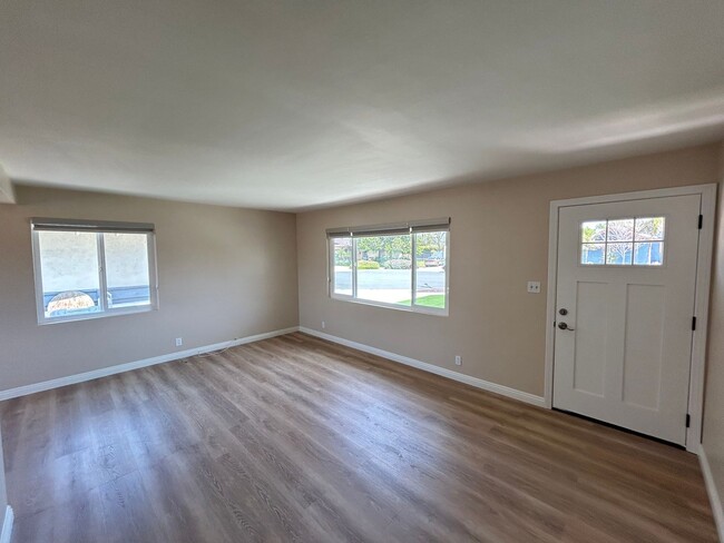 Building Photo - Beautifully Upgraded 3 Bed 2.5 Bath Home i...