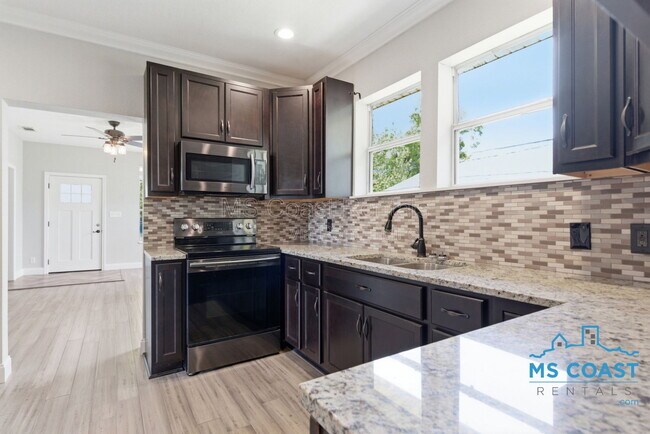 Building Photo - 4319 Lewis St