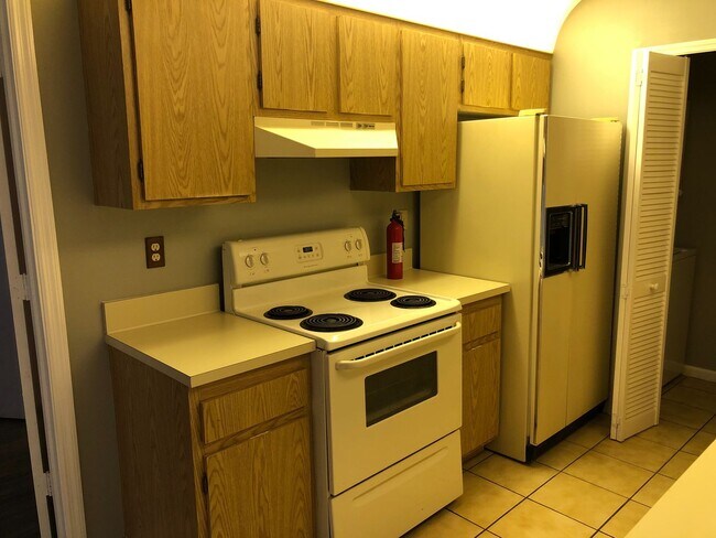 Building Photo - 2 bed 2 bath, great location
