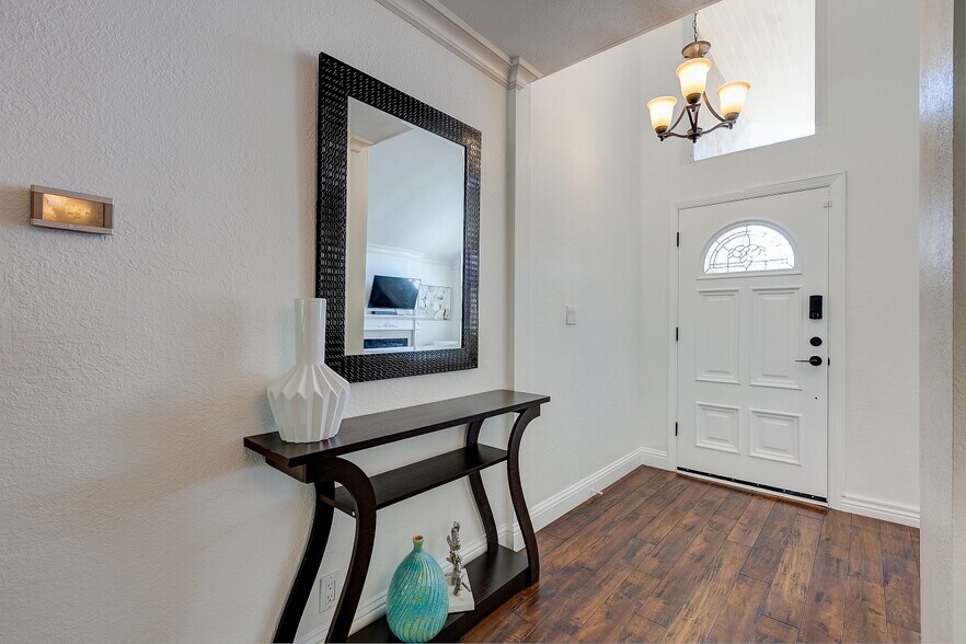 Building Photo - 3047 Montevideo Dr