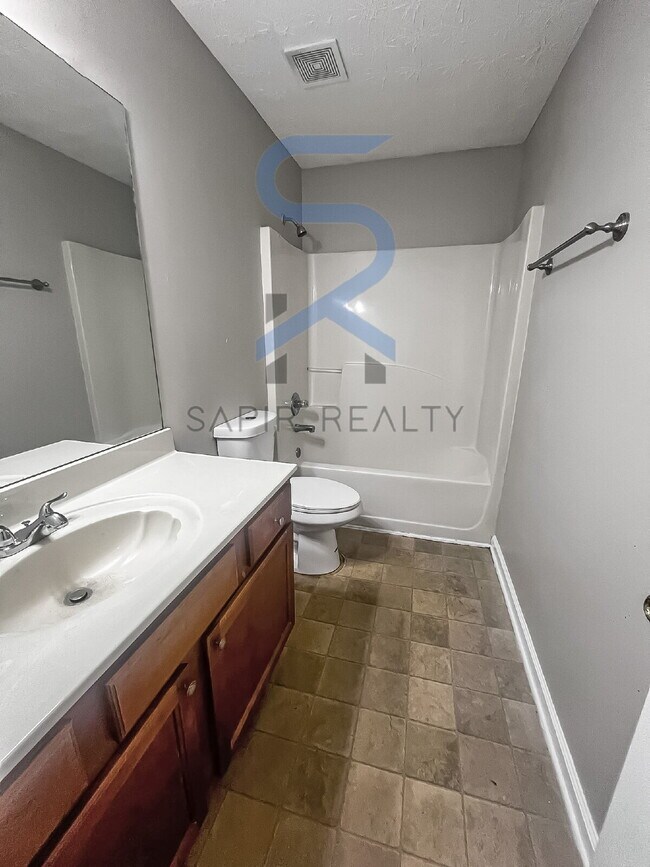 Building Photo - Charming 3-Bed, 3-Bath Retreat in Stone Mo...