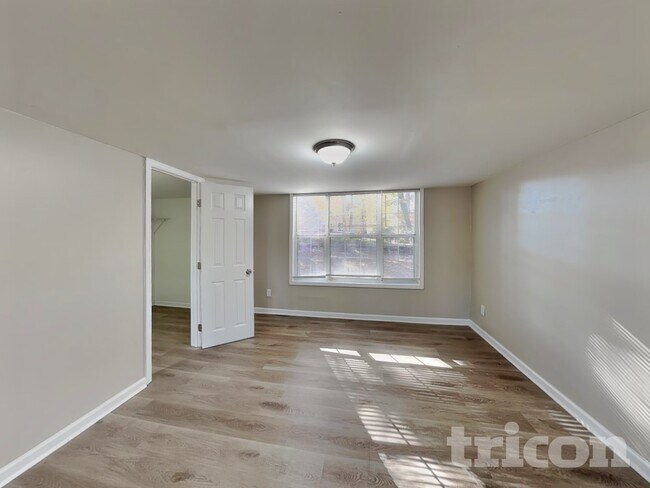 Building Photo - 235 Princeton Way