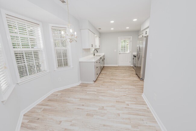 Building Photo - 212 Forest Park Dr