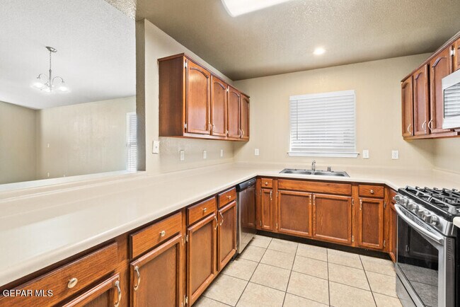 Building Photo - 14056 Tierra Venado Dr
