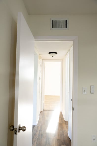 Building Photo - 3460 32nd Ave N