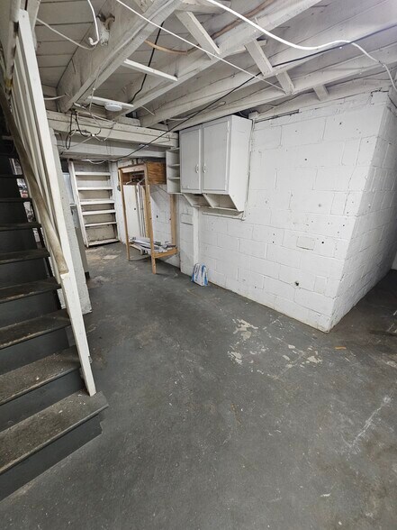Building Photo - 298 Diamond St