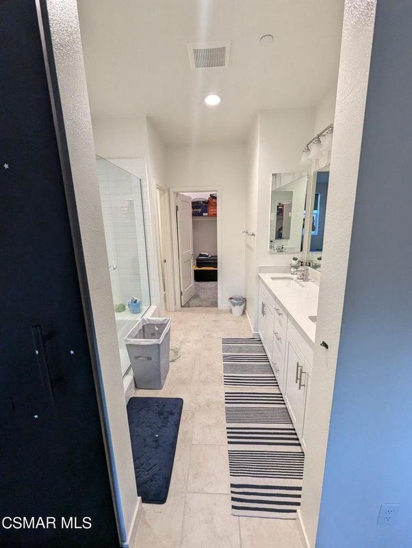 Building Photo - 140 Farmhouse Dr