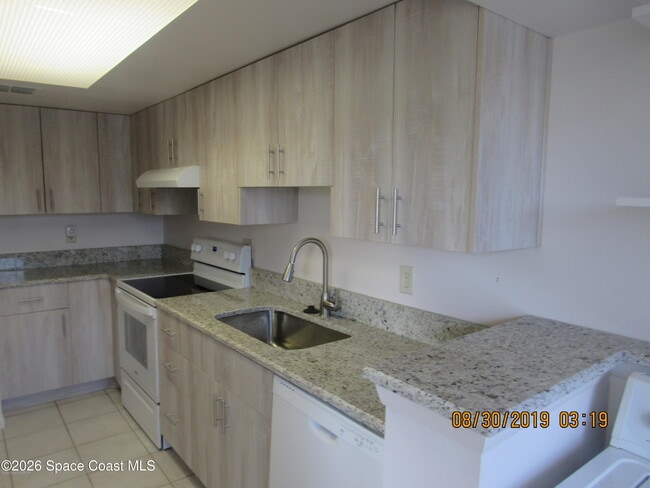 Building Photo - 500 Catalina Rd