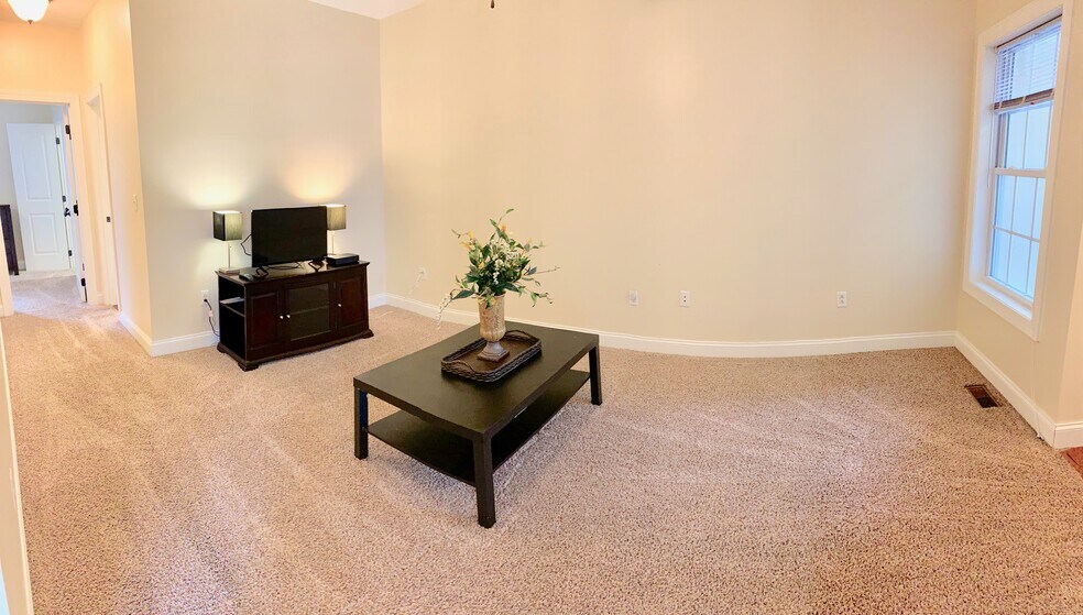 Building Photo - 404 Treyson Ln