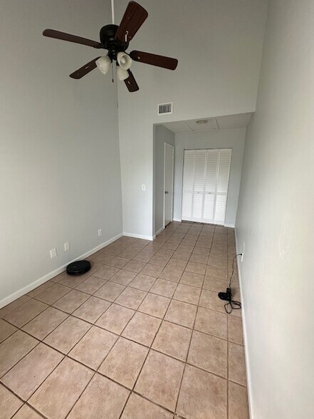Building Photo - 12161 Armenia Gables Cir