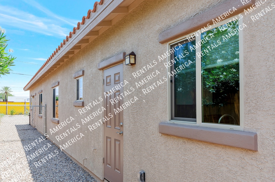 Building Photo - 820 E 35th St