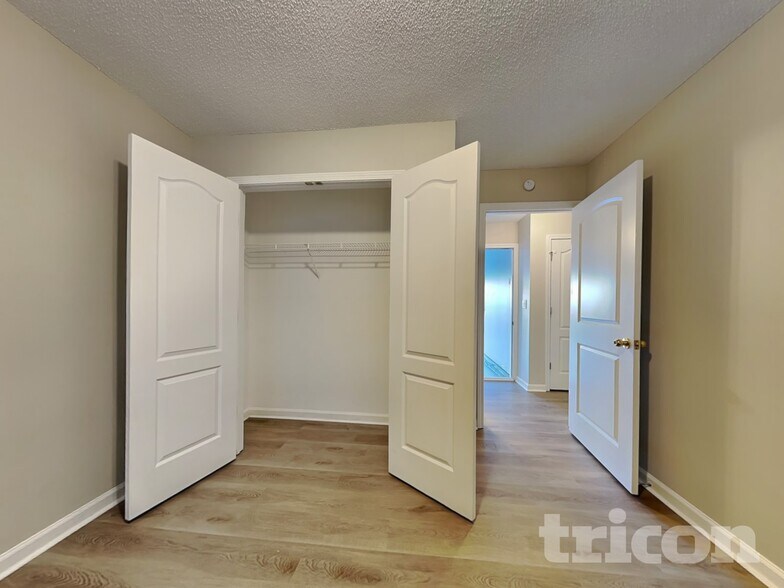 Building Photo - 7632 McGillicuty Dr