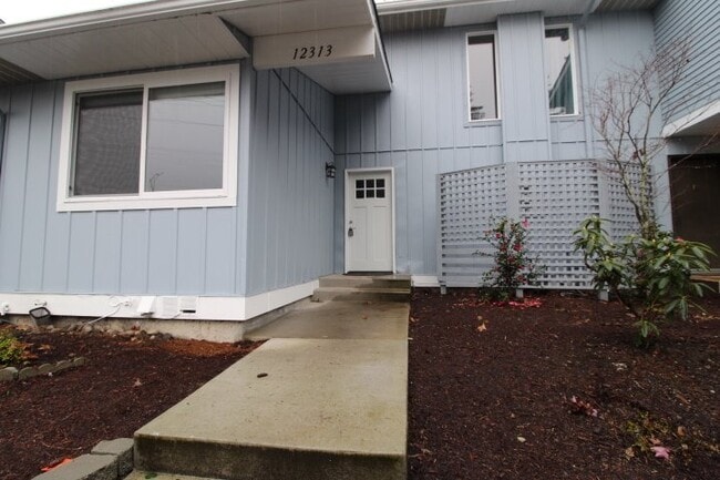 Building Photo - Charming 3 Bedroom Rental in Kirkland, WA ...