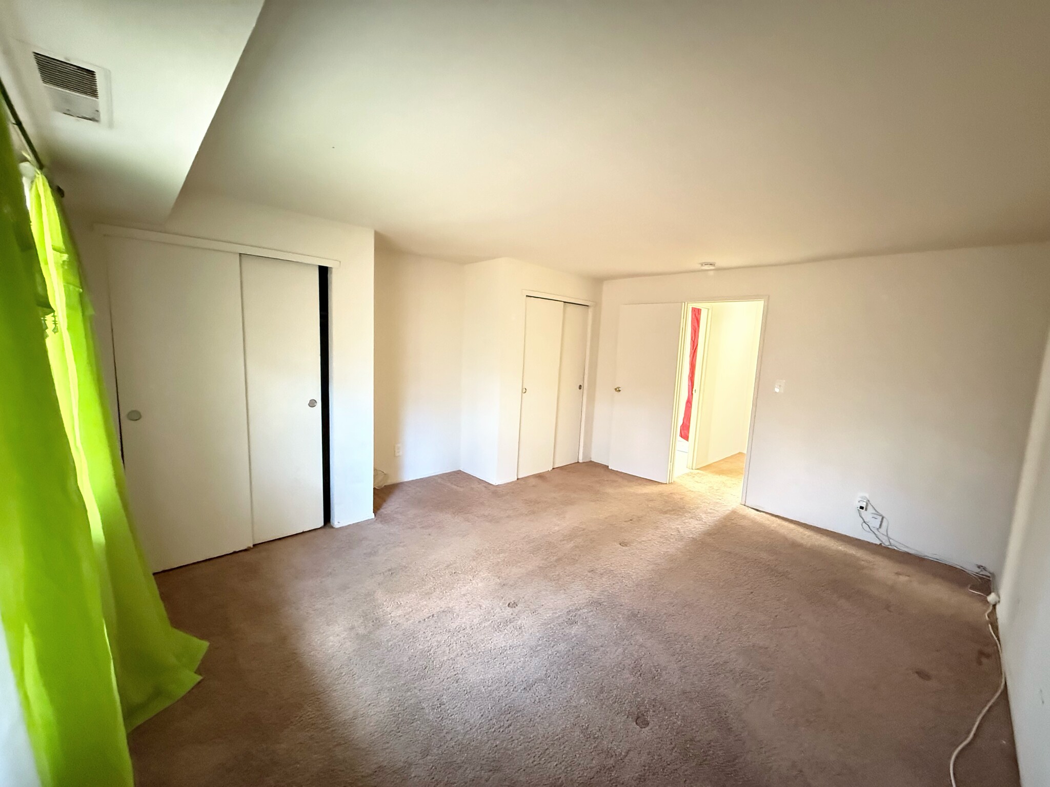 Large master bedroom with 2 double closets - 87 Newbrook Ln