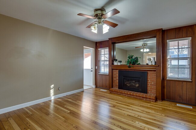 Building Photo - 2830 Flintwood Dr