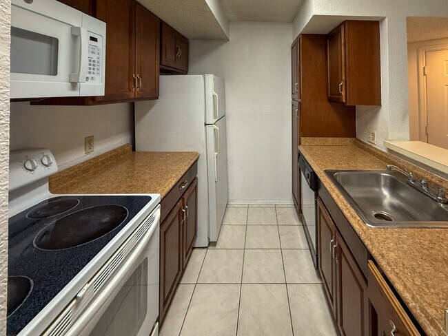 Primary Photo - 2986 S University Dr