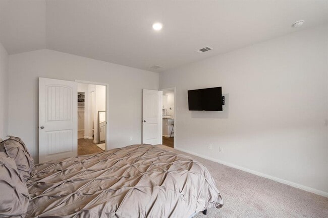 Building Photo - 205 Bethpage Dr