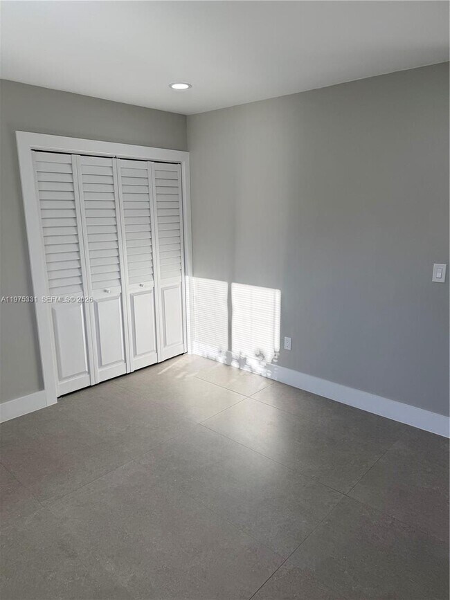 Building Photo - 3275 SW 27th St