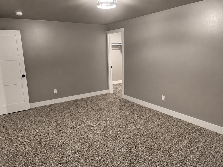 Building Photo - 1625 W Burton Dr