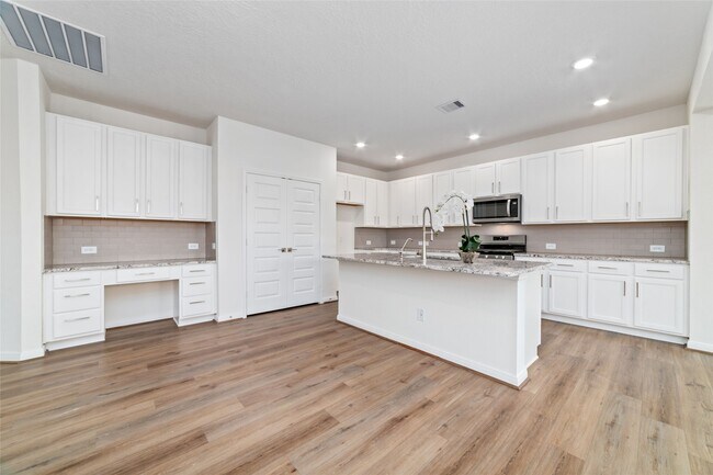 Building Photo - 7731 Coral Ky Dr