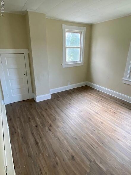 Building Photo - 3016 Somme Ave